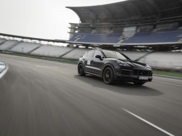 Walter R&ouml;hrl testował nowy topowy wariant Porsche Cayenne